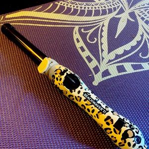 BNWOT BEACHWAVER s1 rotating curling iron! Super-cute leopard design!!!